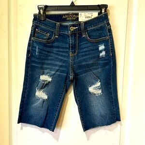 Arizona Jean Co women’s juniors Bermuda Jean shorts size 1 new with tags